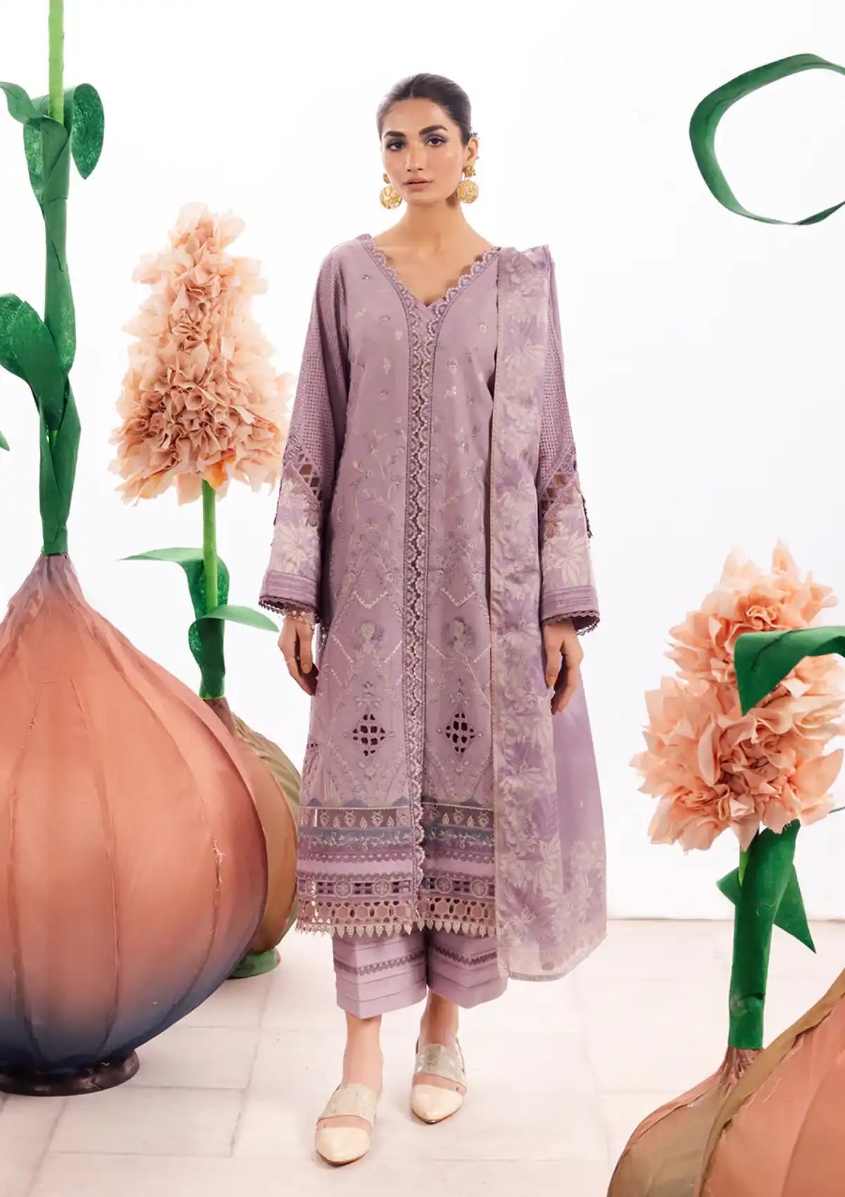 Iznik DL-04 Dahlia Luxury Lawn'24 pakcloths.pk